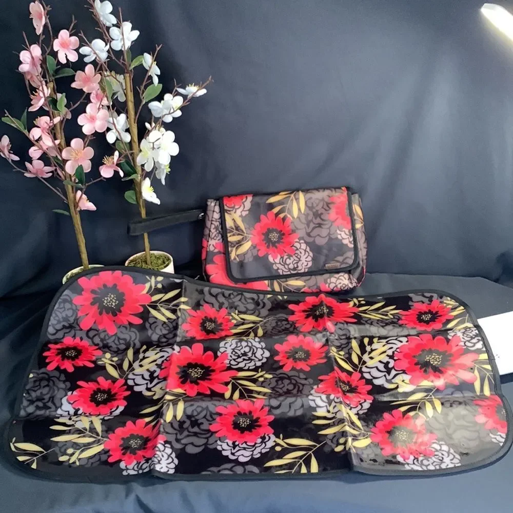 JJ Cole Clutch & Changing Pad Flower Pattern Wipe clean surface Wristlet bag - Picture 8 of 8